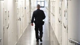 Ein Justizwachebeamter in Eisenstadt: Durch diesen Gang möchte man sein Leben lang nicht ...