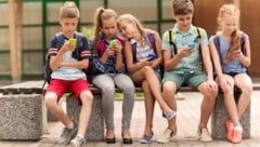 Social-Media-Zugangsbeschränkungen für Jugendliche werden immer mehr zu einem globalen Trend.