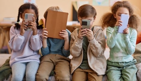 Eine Sperre von sozialen Medien für Kinder bis 15 Jahren steht im Raum.