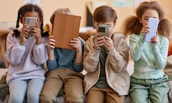 Das Smartphone als „Freund“ – viele Kinder und Jugendliche sind richtiggehend süchtig.