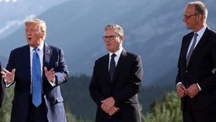 US-Präsident Donald Trump mit dem britischen Premier Keir Starmer und Deutschlands Kanzler ...
