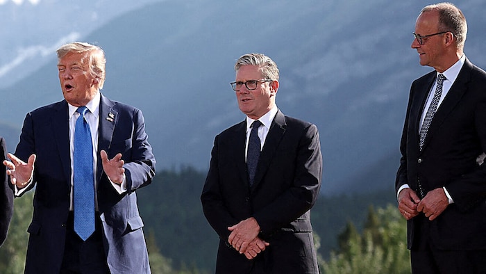 US-Präsident Donald Trump mit dem britischen Premier Keir Starmer und Deutschlands Kanzler ...