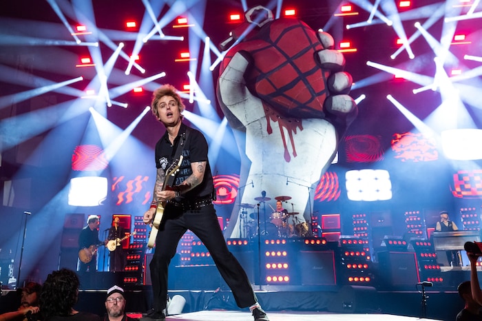 Wie von der Tarantel gestochen fegte Billie Joe Armstrong über die Bühne.