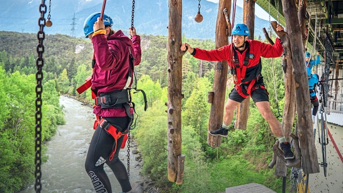 Klettern im Hochseilgarten (Area 47)