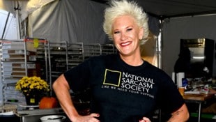 Trauer um die beliebte TV-Köchin Anne Burrell. Sie wurde nur 55 Jahre alt.