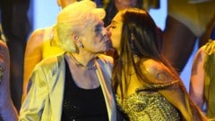 2018 holte Ariana Grande ihre „Nonna“ Marjorie auf die Bühne bei dem MTV Video Music Awards. ...