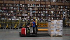 Ein Amazon-Warenlager in Mexiko: In den Lagern des US-Onlineriesen kommen Roboter zum Einsatz, ...