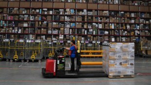 Ein Amazon-Warenlager in Mexiko: In den Lagern des US-Onlineriesen kommen Roboter zum Einsatz, ...