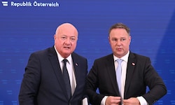 Kanzler Christian Stocker verkündete die Maßnahmen mit seinem Vize Andreas Babler.