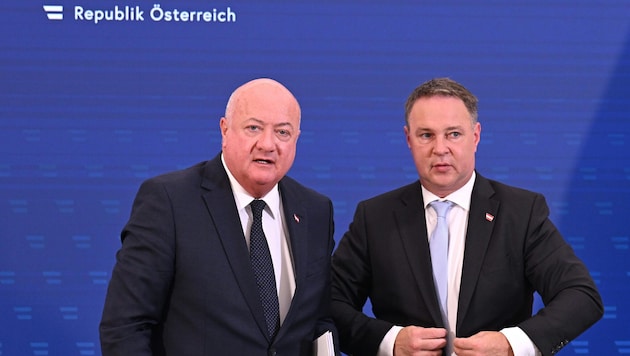 Kanzler Christian Stocker verkündete die Maßnahmen mit seinem Vize Andreas Babler.