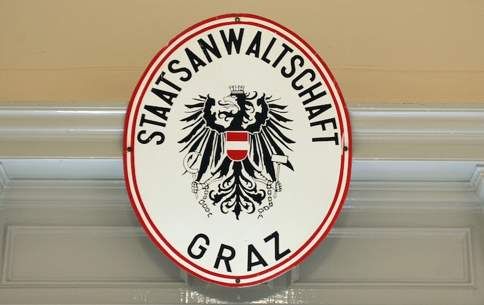 Der Politiker hat seinen Rücktritt bekannt gegeben.