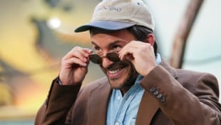 „Bridgerton“-Hottie im Dino-Fieber! Jonathan Bailey, bekannt als der Schwarm aus „Bridgerton“, ...
