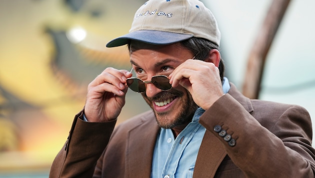 „Bridgerton“-Hottie im Dino-Fieber! Jonathan Bailey, bekannt als der Schwarm aus „Bridgerton“, ...