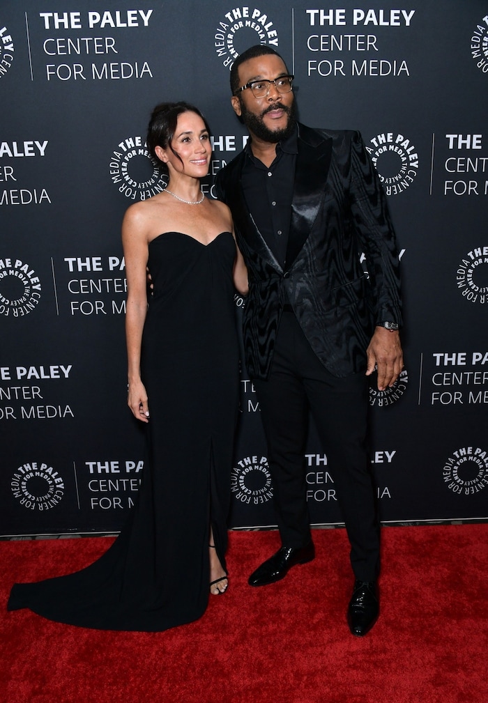 Herzogin Meghan posierte mit Tyler Perry auf einem Event im letzten Jahr für die Fotografen. Der ...