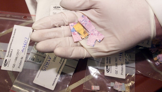 Fentanyl kann auf mehrere Weisen verabreicht werden – unter anderem als „Löschblattdroge“.