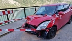 Der Wagen wurde schwer beschädigt.