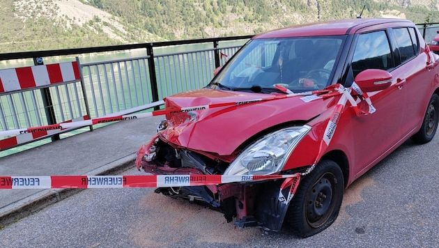 Der Wagen wurde schwer beschädigt.