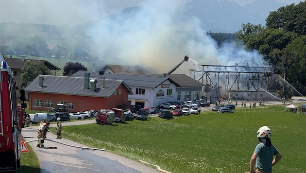 In Köstendorf ist die Feuerwehr im Einsatz