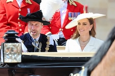 Überraschende Absage! Während Prinzessin Kate diese Woche bei der Zeremonie des Hosenbandordens ...