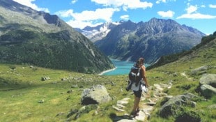 In den Bergen, wie hier über dem Schlegeisstausee in den Zillertaler Alpen, gibt es Abkühlung.