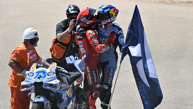 So nett wie in Aragon werden die Marquez-Brüder in Mugello sicher nicht empfangen