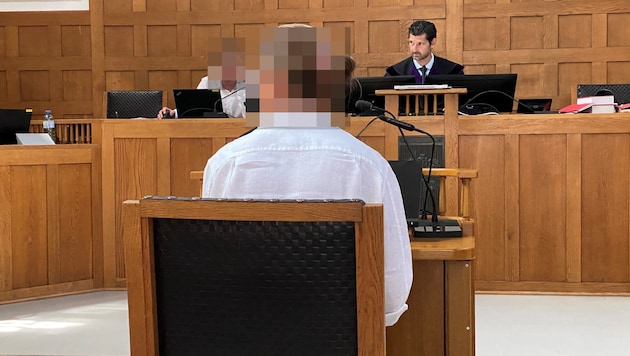 Eine Entschuldigung von der Angeklagten gab es nicht. Sie vermied den Blickkontakt mit der einst ...