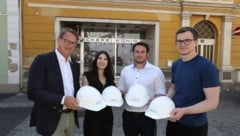 Bereit für den Baustart, v. li.: Bürgermeister Marcus Martschitsch, Laura Sophie Wannemacher (GF ...