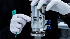 Am Flughafen Schwechat werden auch Weltraumtechnologien entwickelt, wie der Antrieb des ...