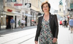 SOKO Linz-Chefin Katharina Stemberger dreht wieder in Linz – und tritt in Meggenhofen auf;