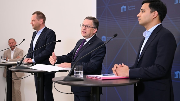 Die Klubobleute Philip Kucher (SPÖ), August Wöginger (ÖVP) und Yannick Shetty (NEOS)