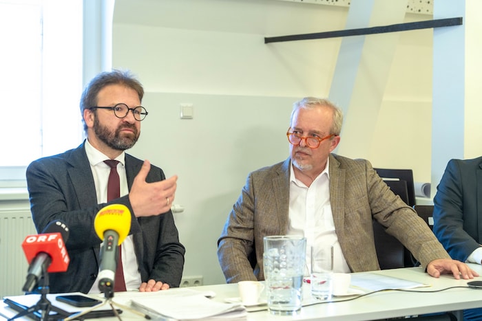 Von links: Herwig Ostermann und Michael Thalhammer (Sprecher der Expertenkommission)