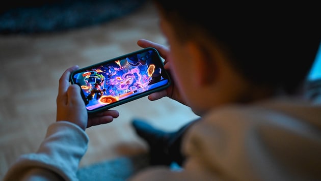 Das Smartphone ist für die Jungen unverzichtbar.