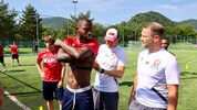 Ferdl Feldhofer (r.) und Stefan Arvay (M.) checkten zum Trainingsauftakt die Werte von Sadik ...