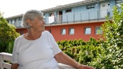 Elisabeth Speigner sagt: „Wegen der Lampen im Nachbarhaus kann ich nicht mehr einschlafen.“