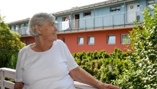 Elisabeth Speigner sagt: „Wegen der Lampen im Nachbarhaus kann ich nicht mehr einschlafen.“