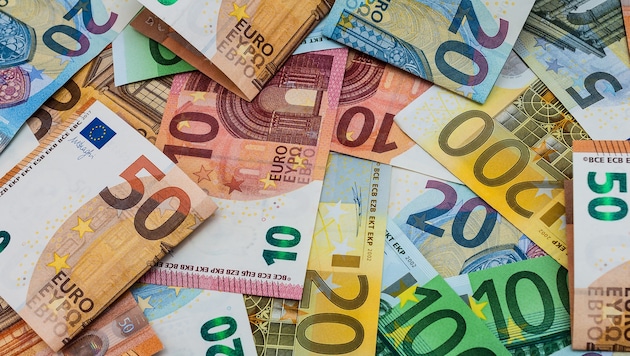 In den Gemeindekassen fehlt das Geld. Jetzt werden die Bürger zur Kasse gebeten.