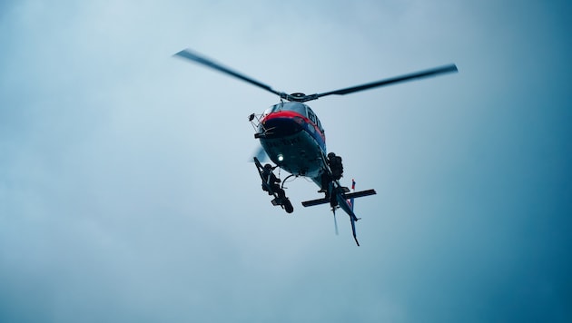 Auch der Polizeihubschrauber war an der Suchaktion beteiligt (Symbolbild).