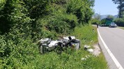 Das Motorrad landete im Gestrüpp neben der Fahrbahn.