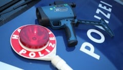Die Polizei ertappte den Raser bei Laserkontrollen. (Symbolbild)
