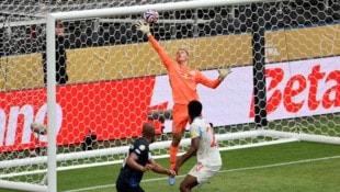 Goalie Zawieschitzky machte ein starkes Debüt.
