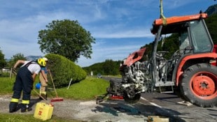 Der Traktor begann zu brennen.