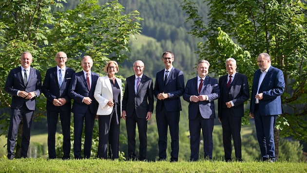 Gruppenbild der neun Landeshauptleute in Salzburg im Juni: Kommende Woche werden sie in ...