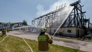 Das Gehöft brannte vollends aus.
