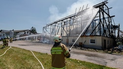 Das Gehöft brannte vollends aus.