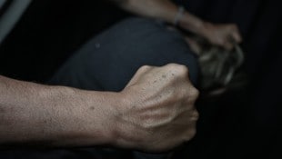 Per Faustschlag soll der Jugendliche einen Kontrahenten niedergestreckt haben. Einen Freund hat ...