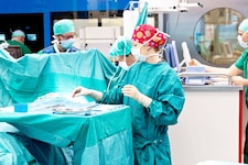 In Krankenhäusern und in den ländlichen Regionen werden händeringend Ärzte gesucht (Symbolbild).