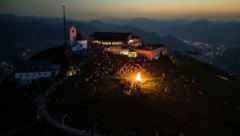 Mystische Sonnwendstimmung auf der Hohen Salve im Unterland.