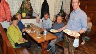 Michael Pavecic arbeitet seit 1997 in der Gastro, zurzeit serviert er beim Heurigen Stippert