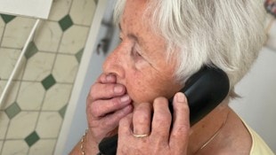 Mit einem Schockanruf wollen Kriminelle viel Geld für die vermeintliche Behandlung eines ...