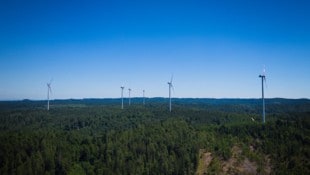 Nahe der Landesgrenze steht in Munderfing (OÖ) ein Windpark.